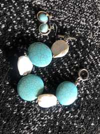 Conjunto de pulseira e brincos.