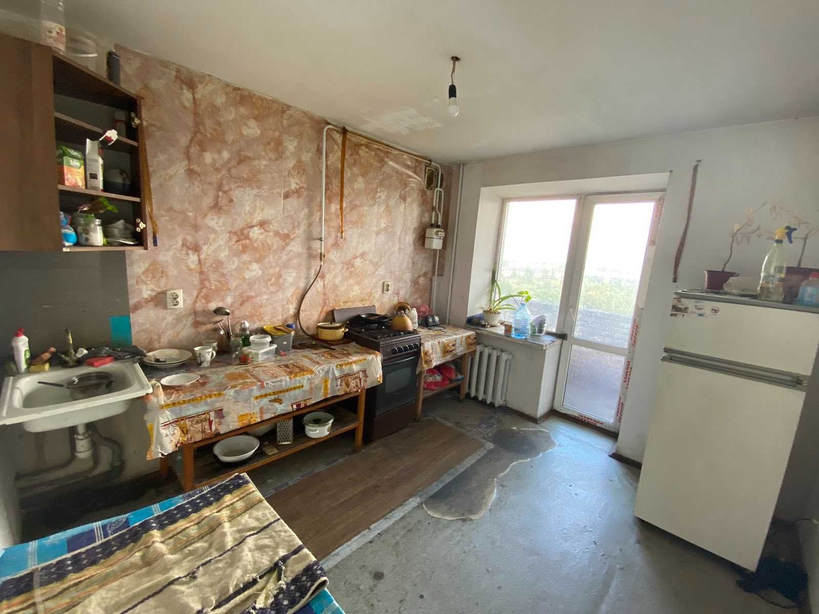Продаж 3к квартири 80 кв. м на вул. Антонова Олега 27