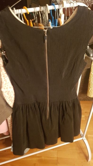 Śliczna czarna sukienka SIMPLE