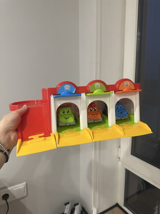 Дитяча парковка для машинок