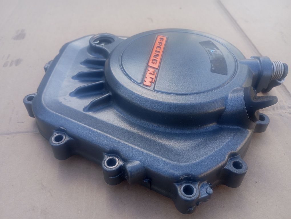 Pokrywa dekiel kapa misa olejowa silnika RC KTM Duke 125 17 – 23r 1.SA