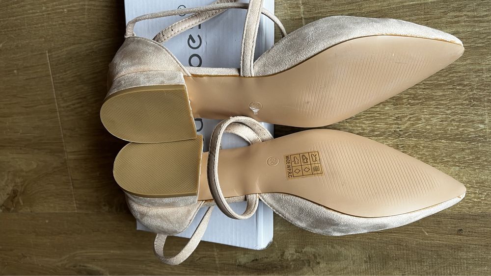 Buty eleganckie zamsz nude