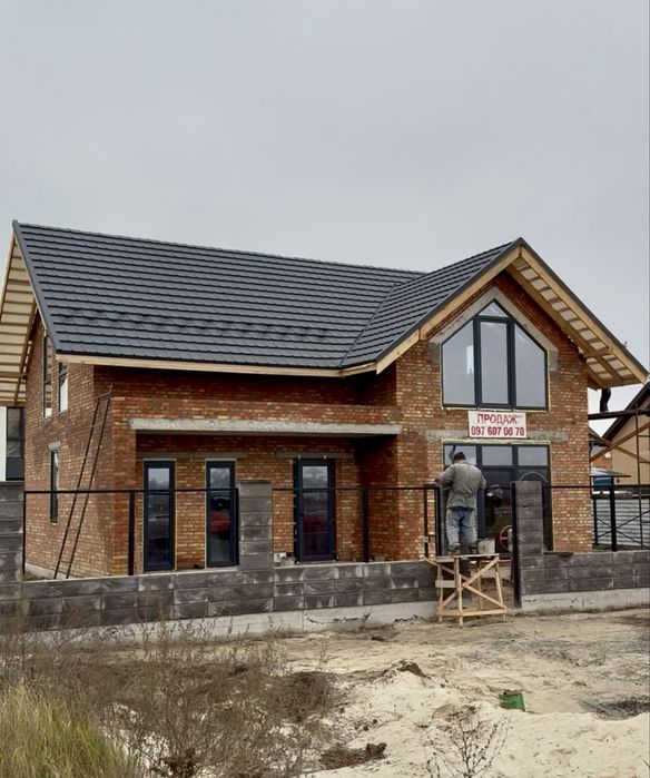 Новий будинок. Щойно збудований. є Оселя