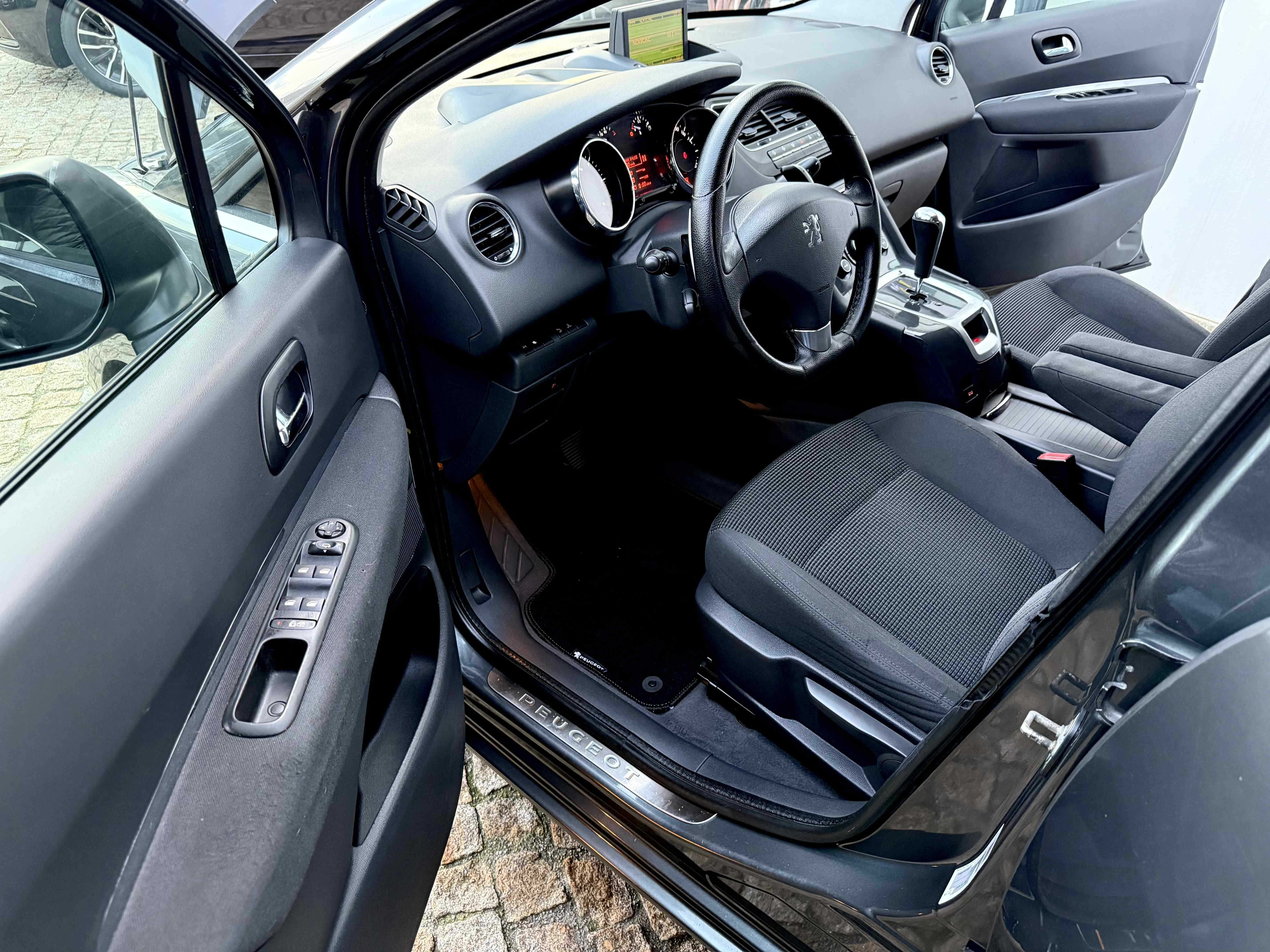 Pegeout 5008 5 lugares