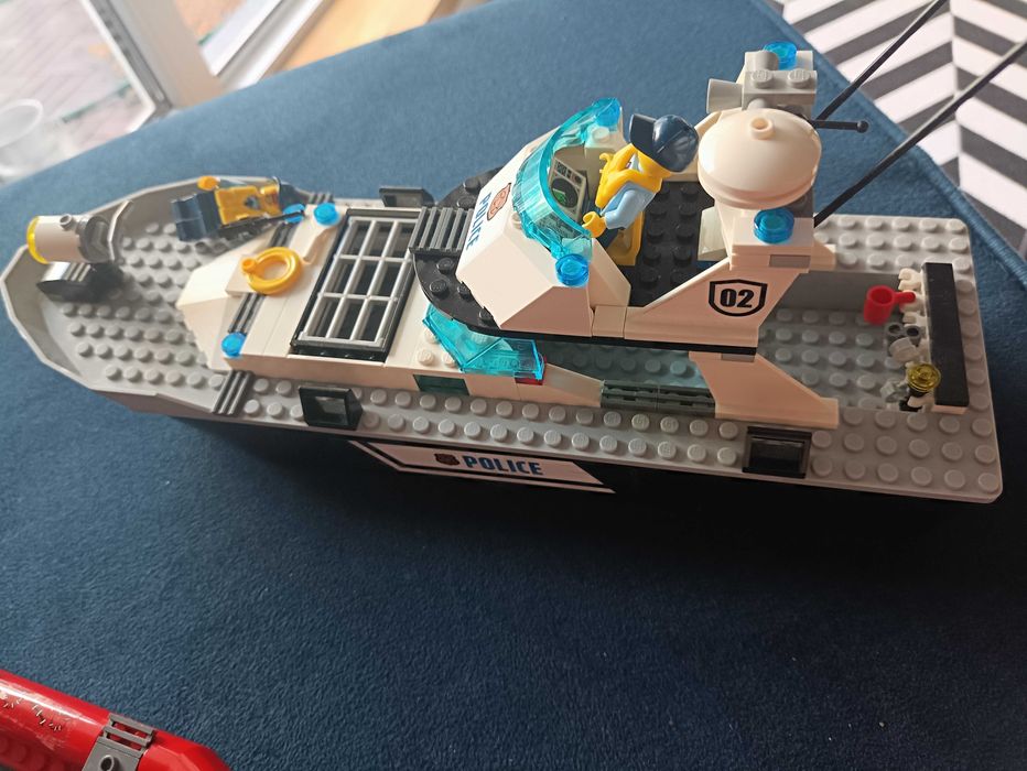 LEGO CITI 60129 łódź policyjna + ponton złodziei