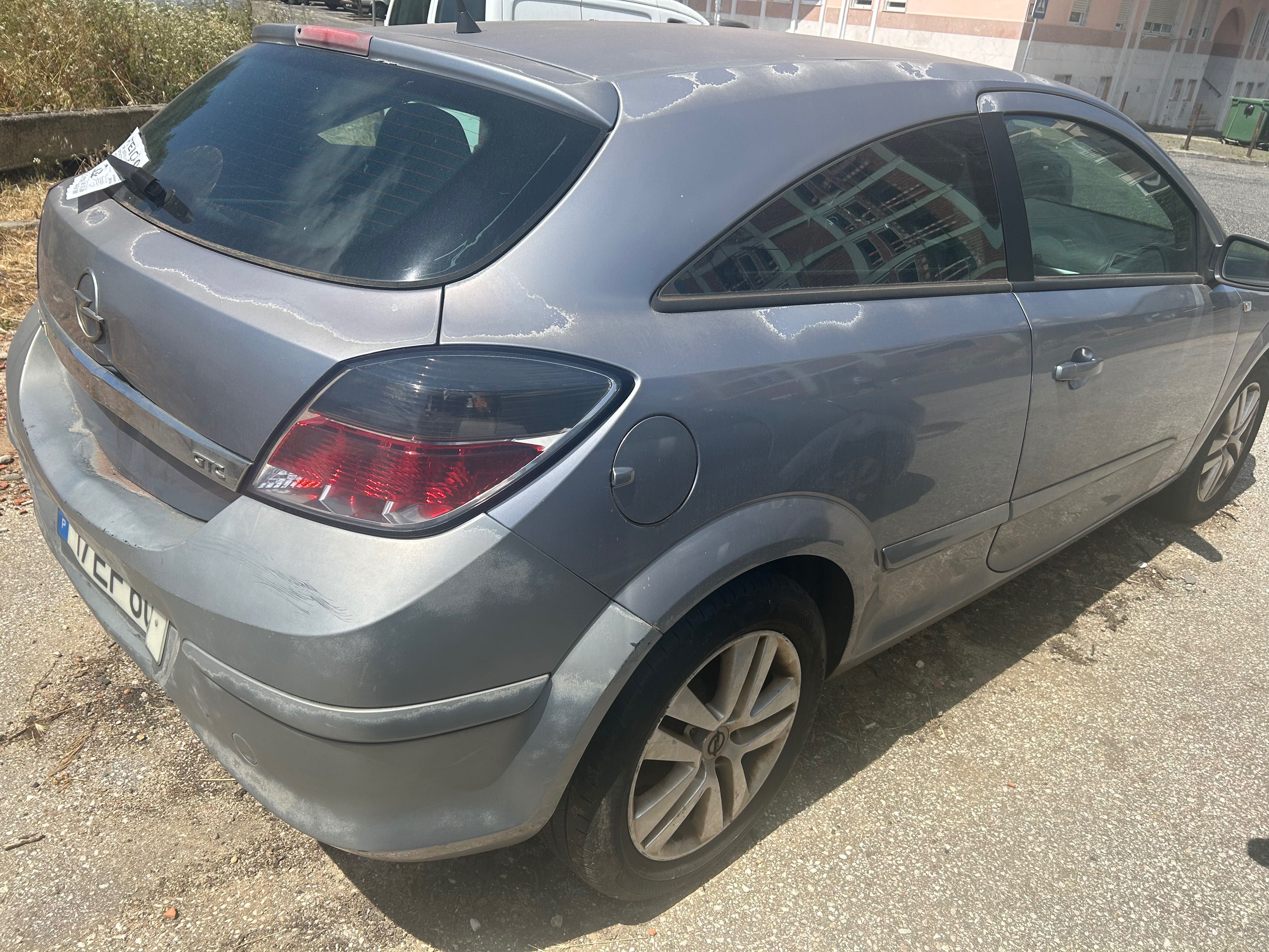 Opel Astra GTC 1.3 Motor avariado (para peças ou recuperação)