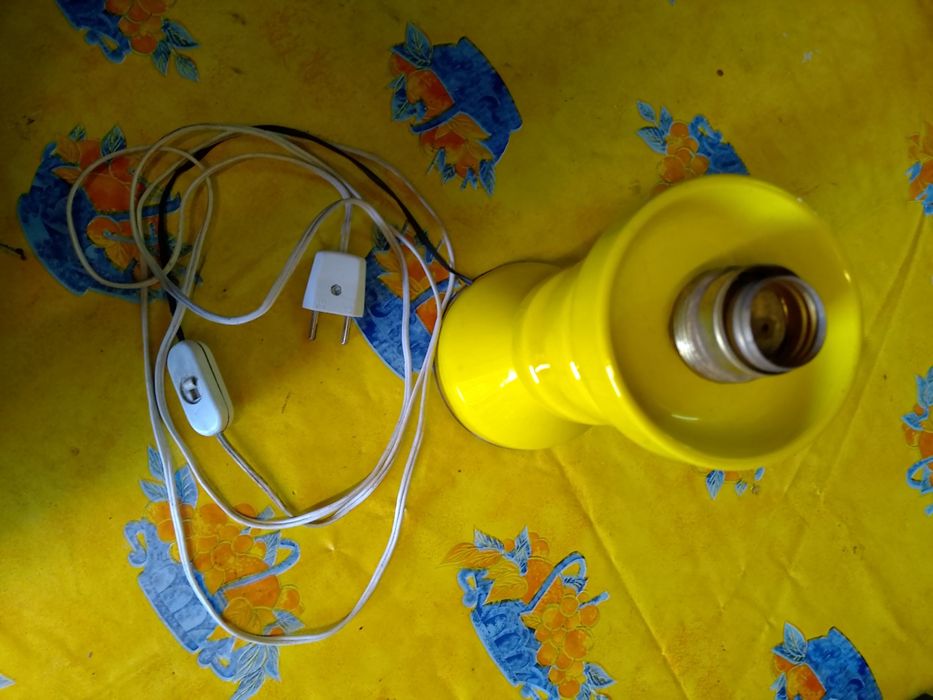 Candeeiro de mesa em loiça antigo