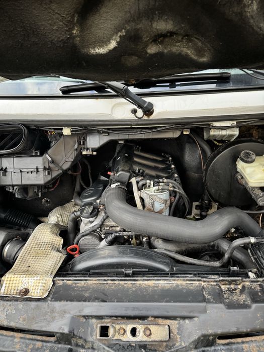 Двигун спрінтер2.2 комплектний зкоробко стоіть  ще на машині можна пос