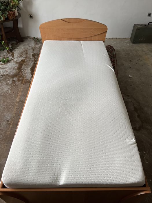 Łóżko pojedyncze z materacem