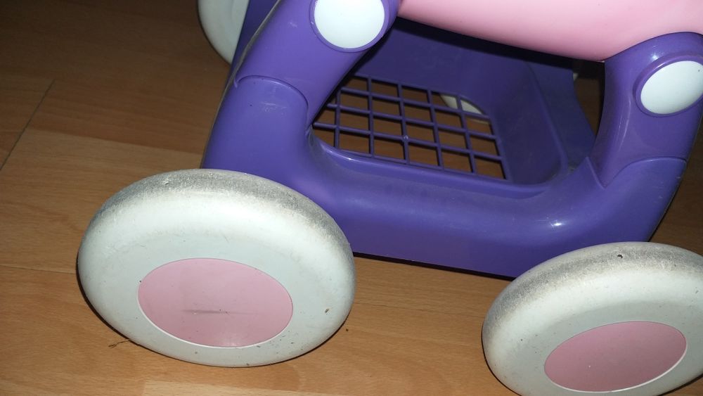 Детская игрушечная коляска