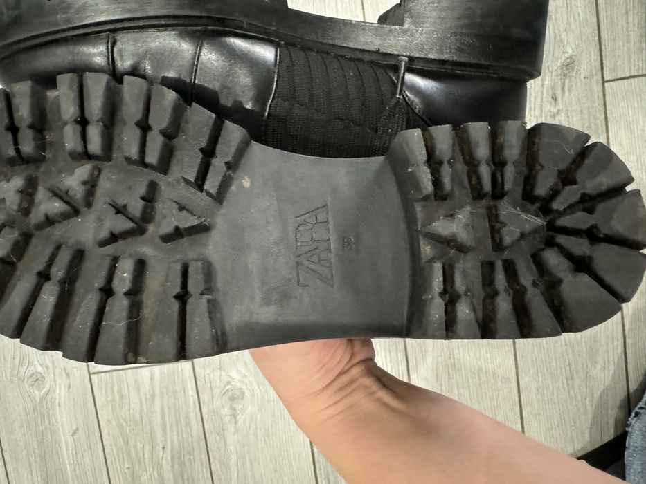 Жіночі черевики на шнурках 39 р Zara