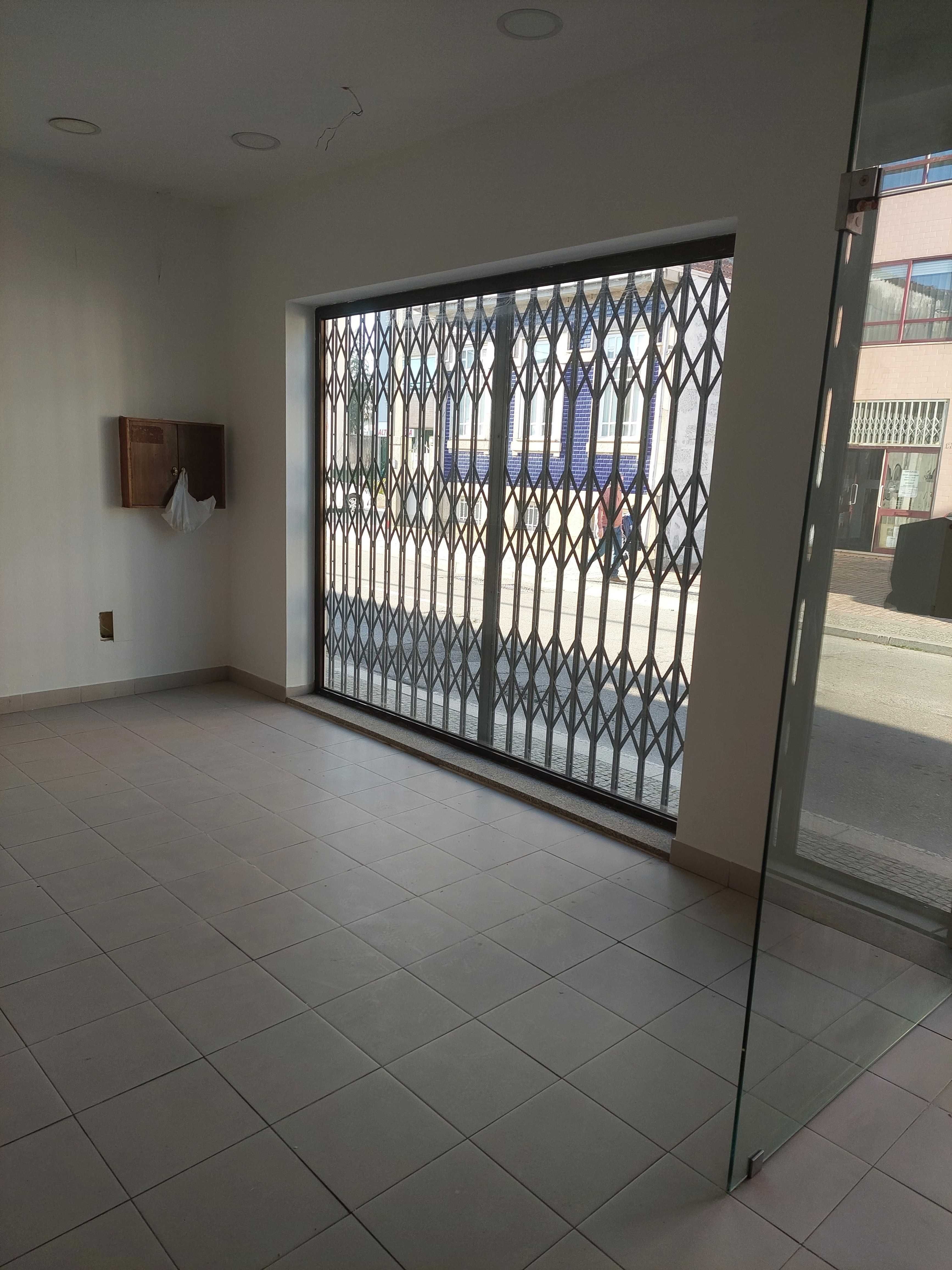 Espaço Comercial Renovado - local movimentado, aguas santas maia