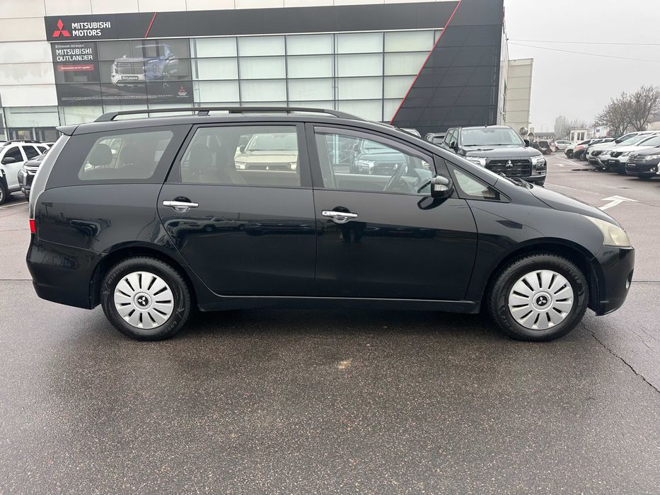 Mitsubishi Grandis 2005