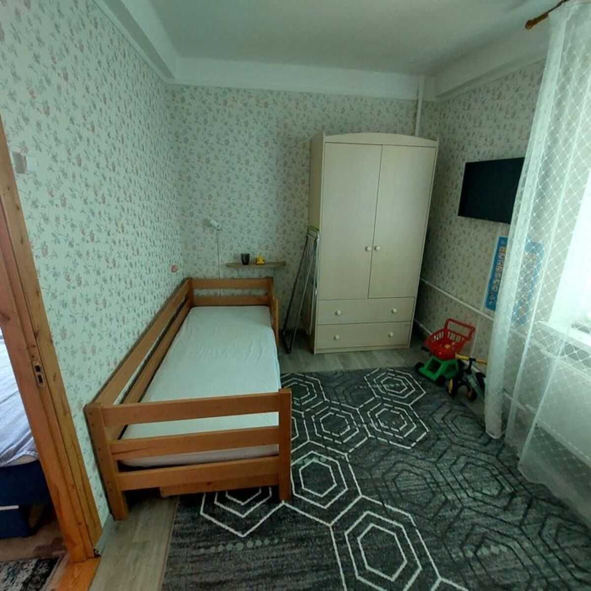 Продам 2-кімнатну квартиру у центрі міста