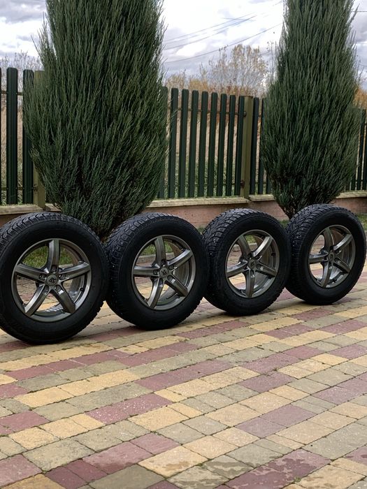 Зимові шини з дискамт 215/65/R16