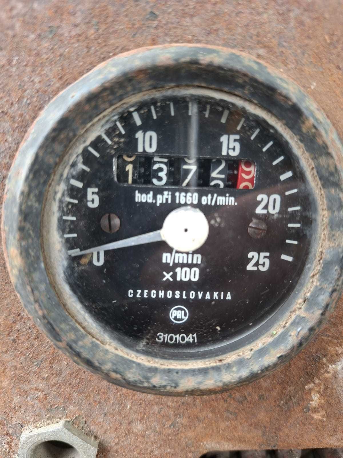 Walec drogowy STAVOSTOJ VSH-100