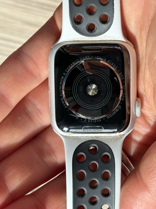 Apple Watch 5 40 mm на запчастини/під ремонт
