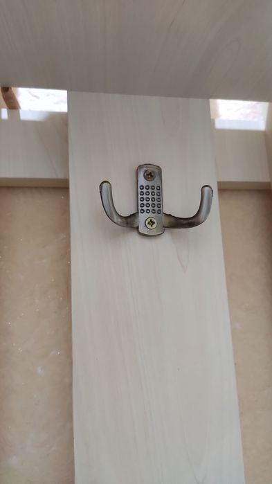 Вішалка настінна в передпокій, вішак