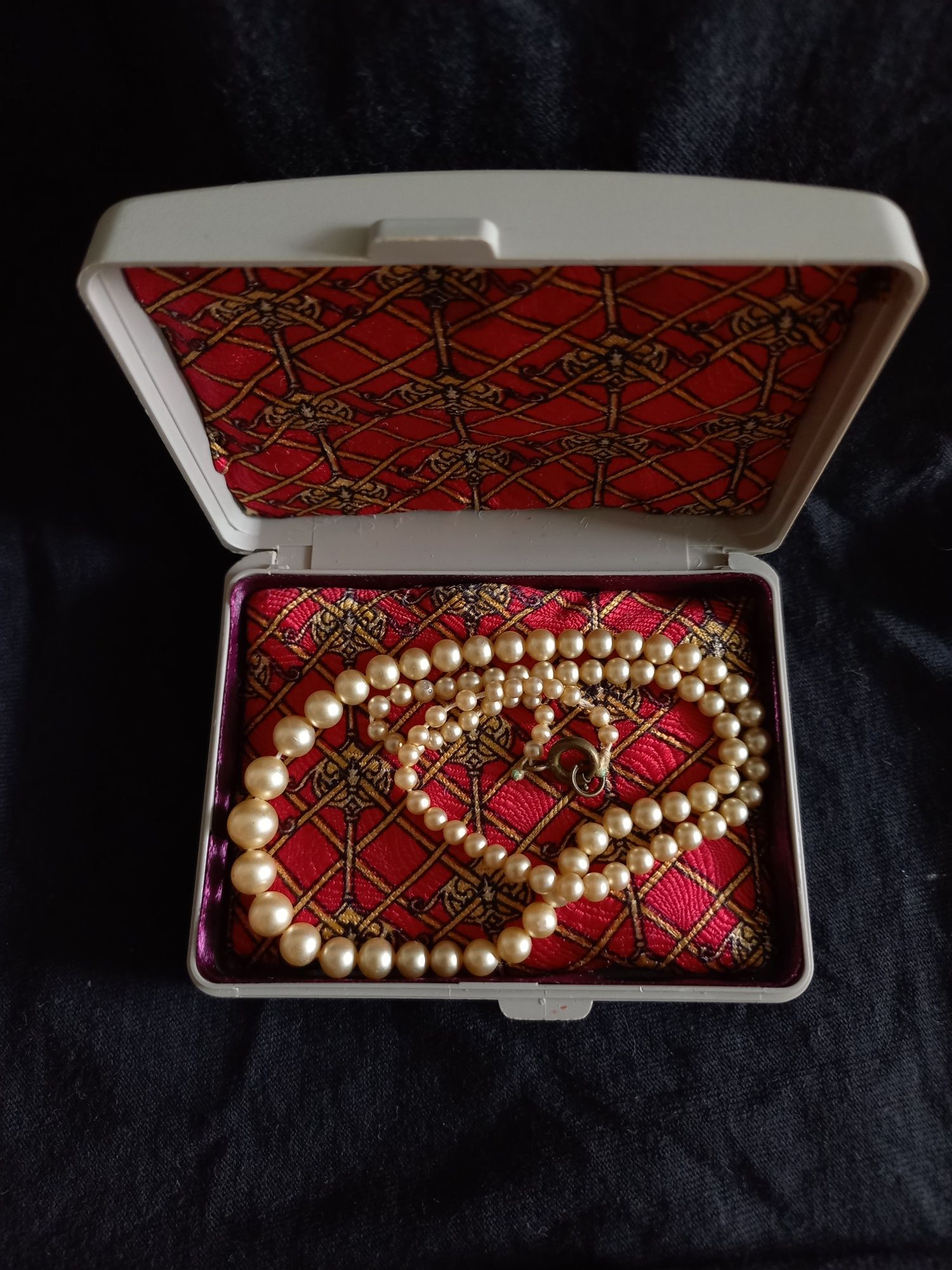 Pudełko etui na biżuterię puzderko plastik jedwab vintage