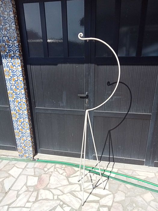 Tripé Metálico para Gaiola de Pássaro