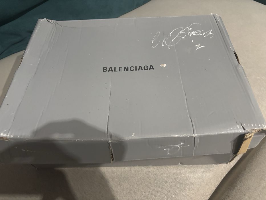 Balenciaga runner grafiti