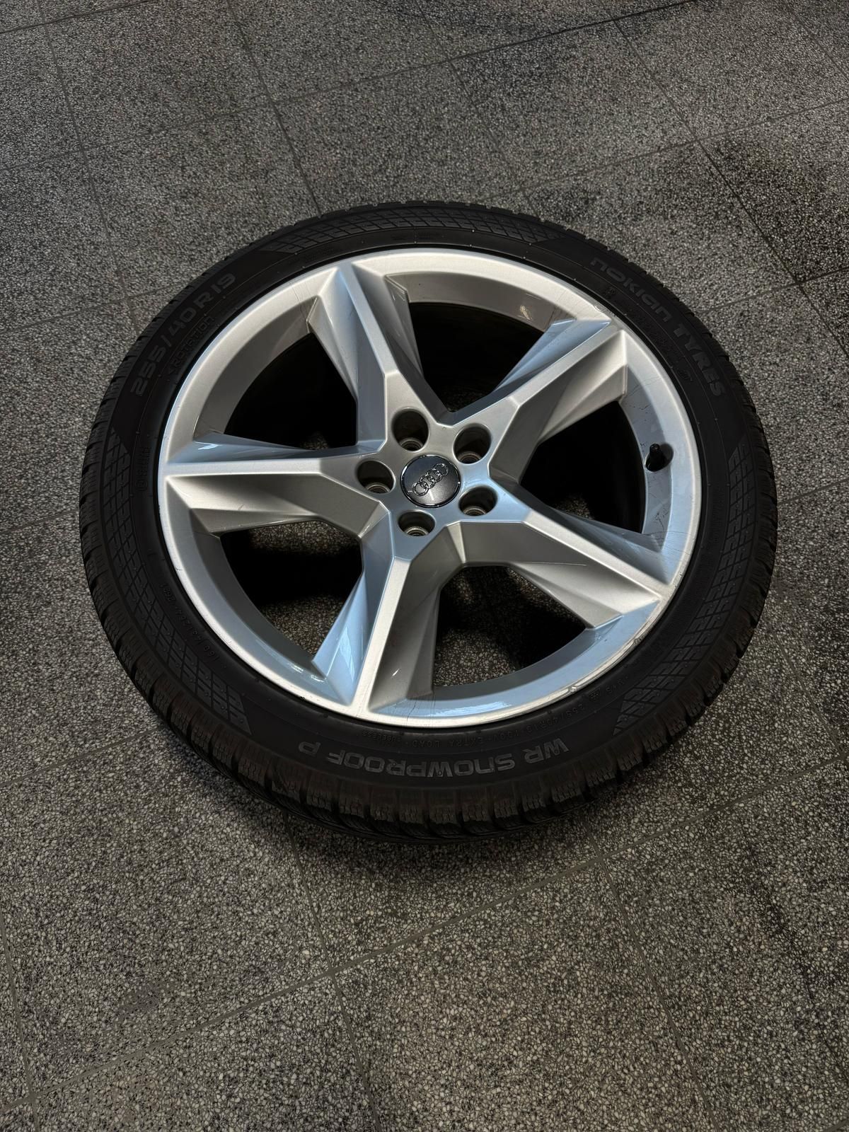 Koła Audi 5x112 19 z oponami Nokian 255/40