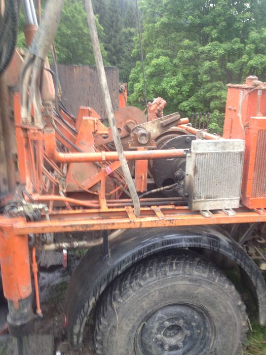 Wiertnica pionowa  Unimog U435 4x4, pompy ciepła, studnie głębinowe