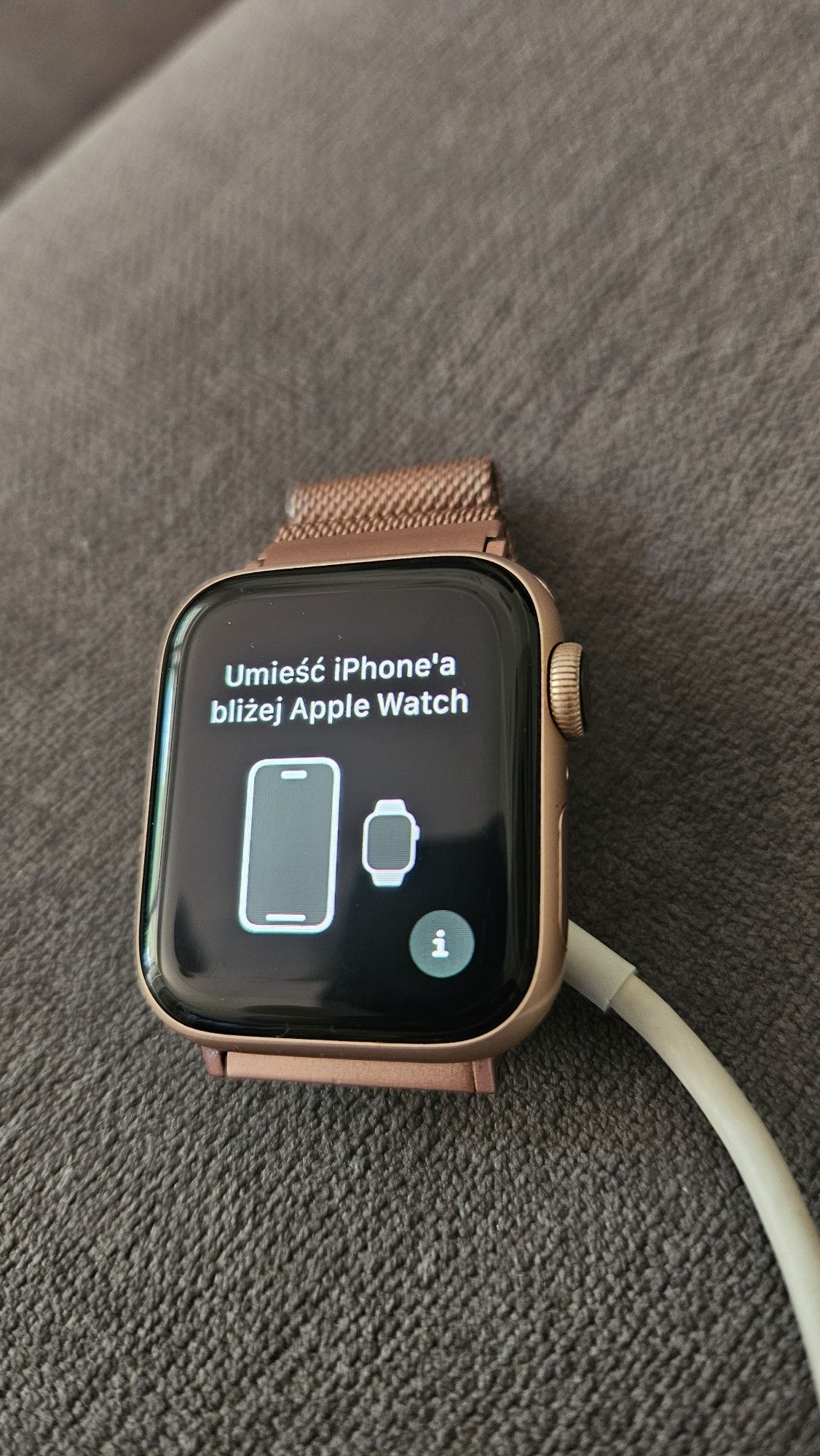 Apple Watch 4 series z GPS, plus trzy paski