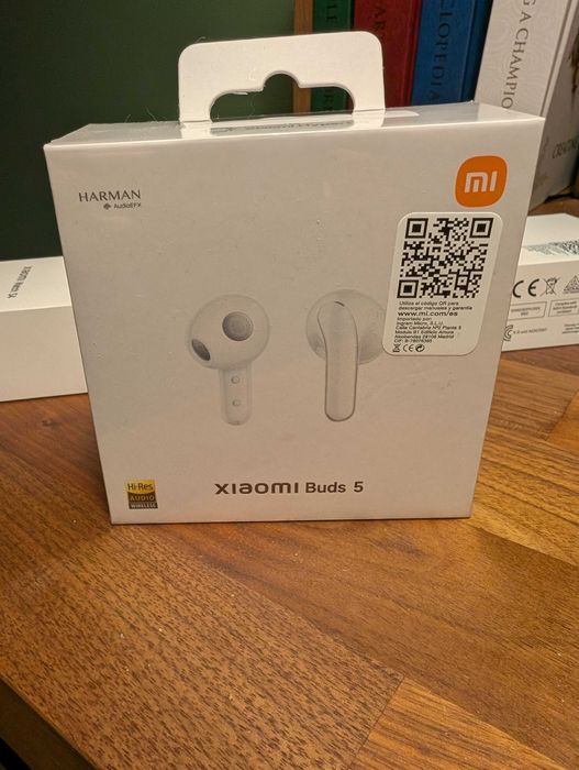 Auriculares Xiaomi Buds 5 selados e novos