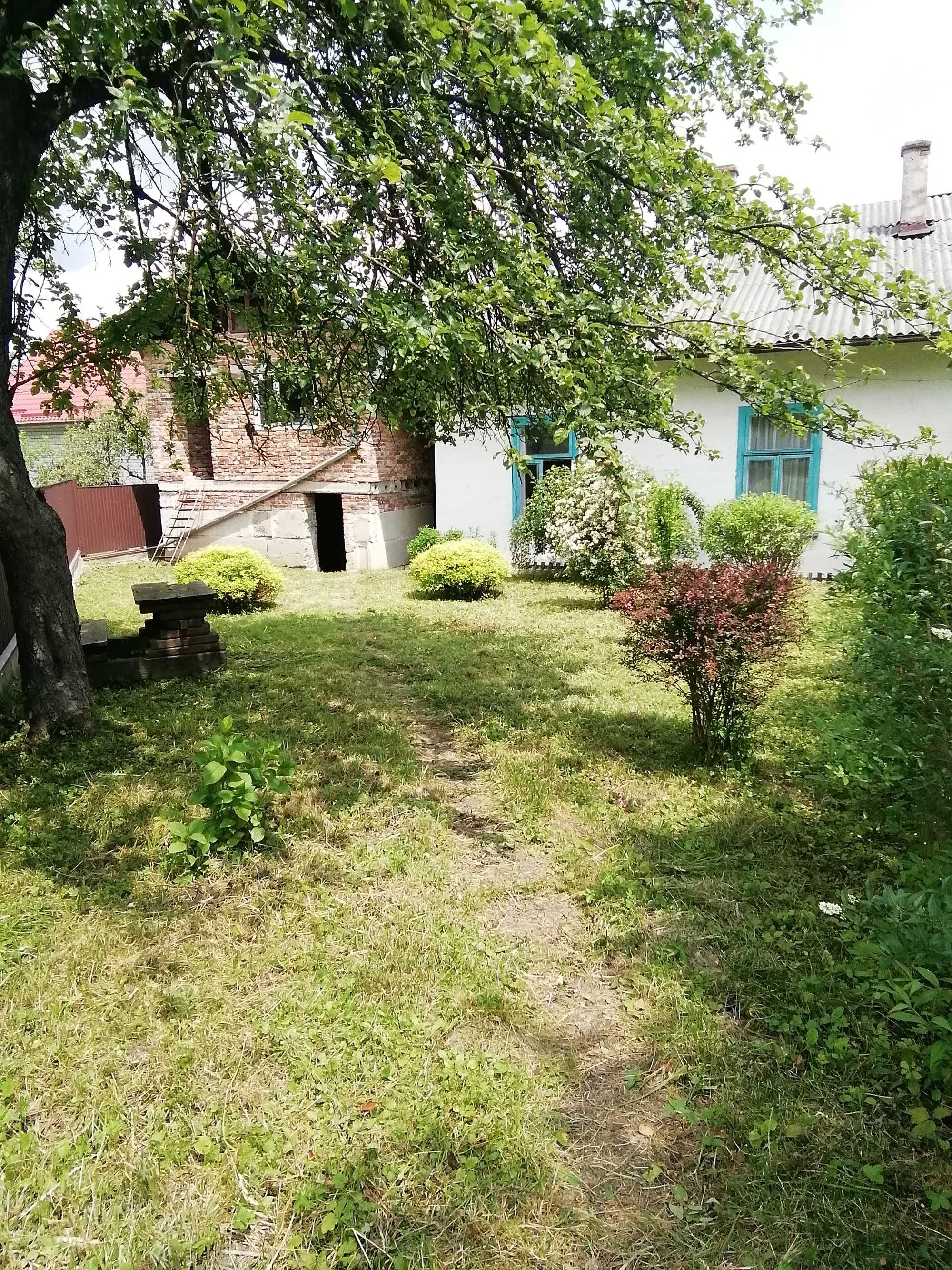 Продається квартира + господарська споруда