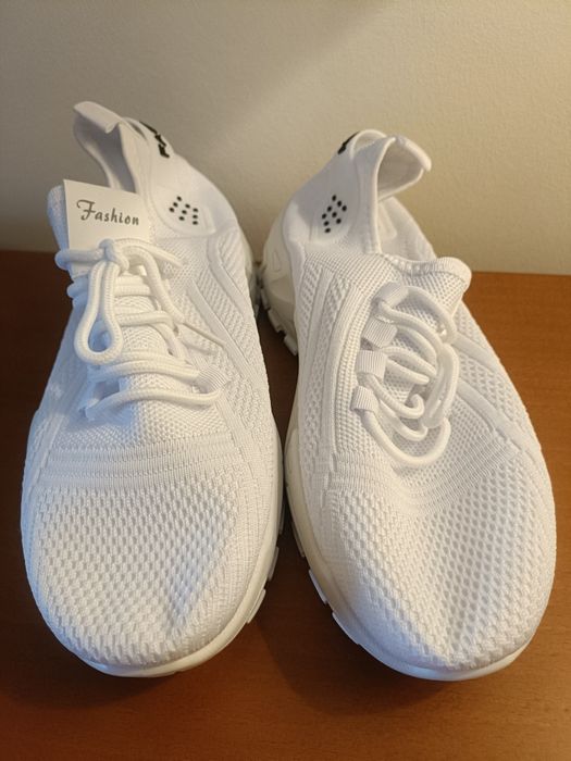 Sapatilhas rapariga/brancas/novas