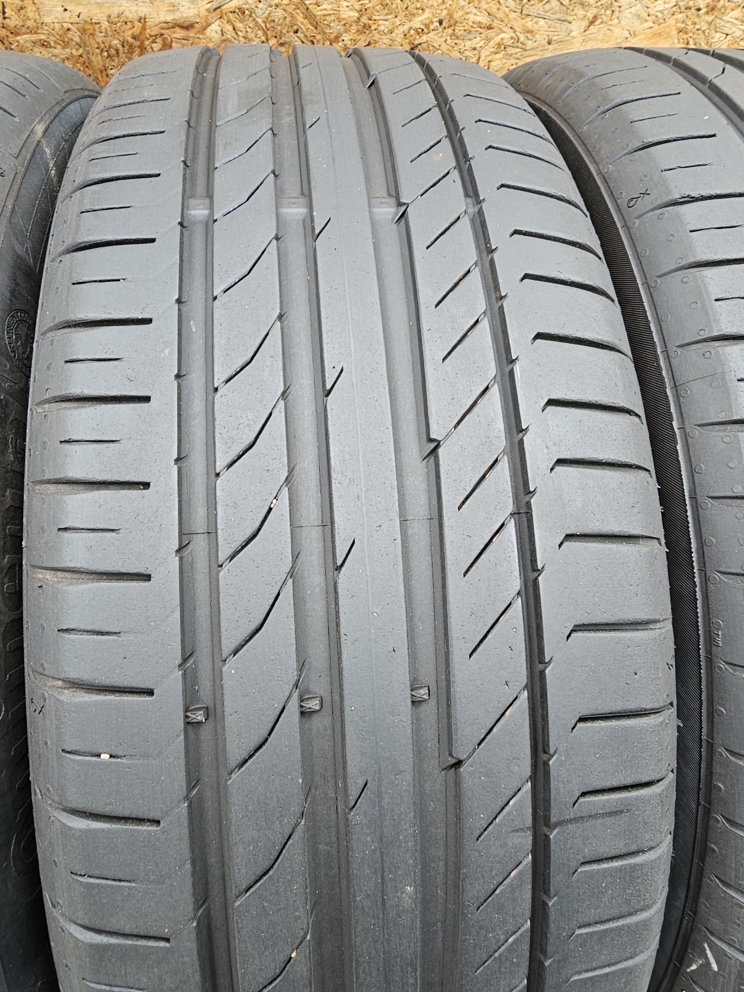 BDB Stan!!  5,8mm. 225/45 r19 Continetal ContiSportContact