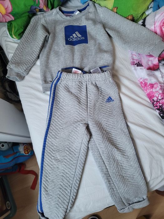 Śliczny dres dresik adidas rozm 104