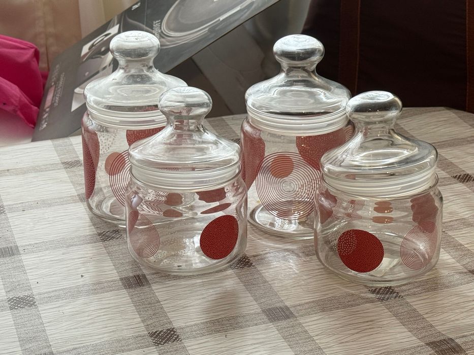 Набір баночок для зберігання сипучих продуктів. Стан ідеальний 4 шт