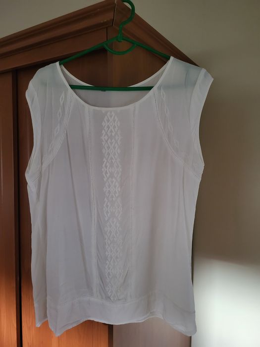 Biała damską bluzka