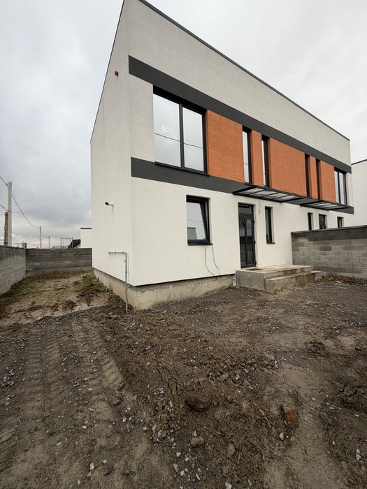 Продаж котеджів з міськими комунікаціями на масиві Макарова!