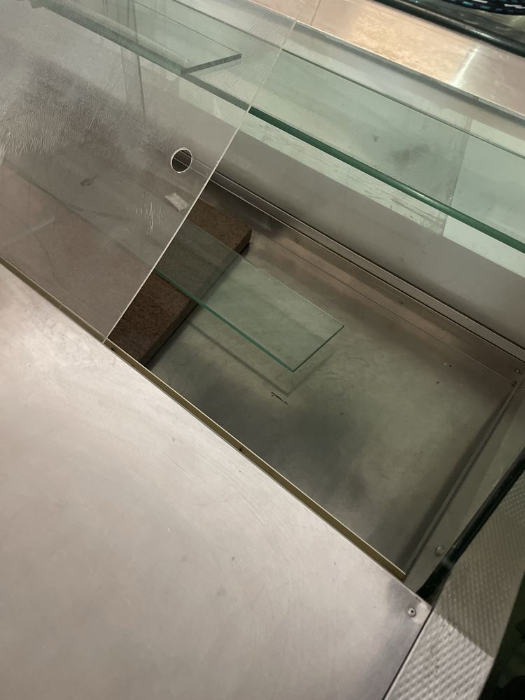 Mesa refrigerada de preparçao com porta 2