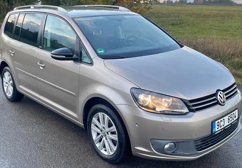 Volkswagen touran,sprowadzony, uszkodzone turbo.