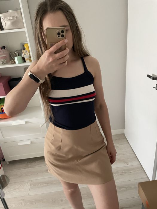 Prążkowany top na ramiączkach bershka