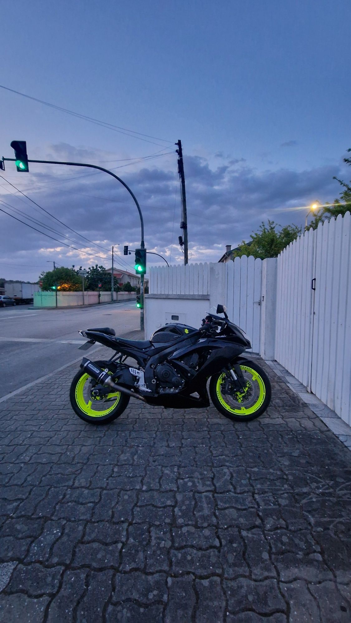 suzuki gsxr 750 k8
