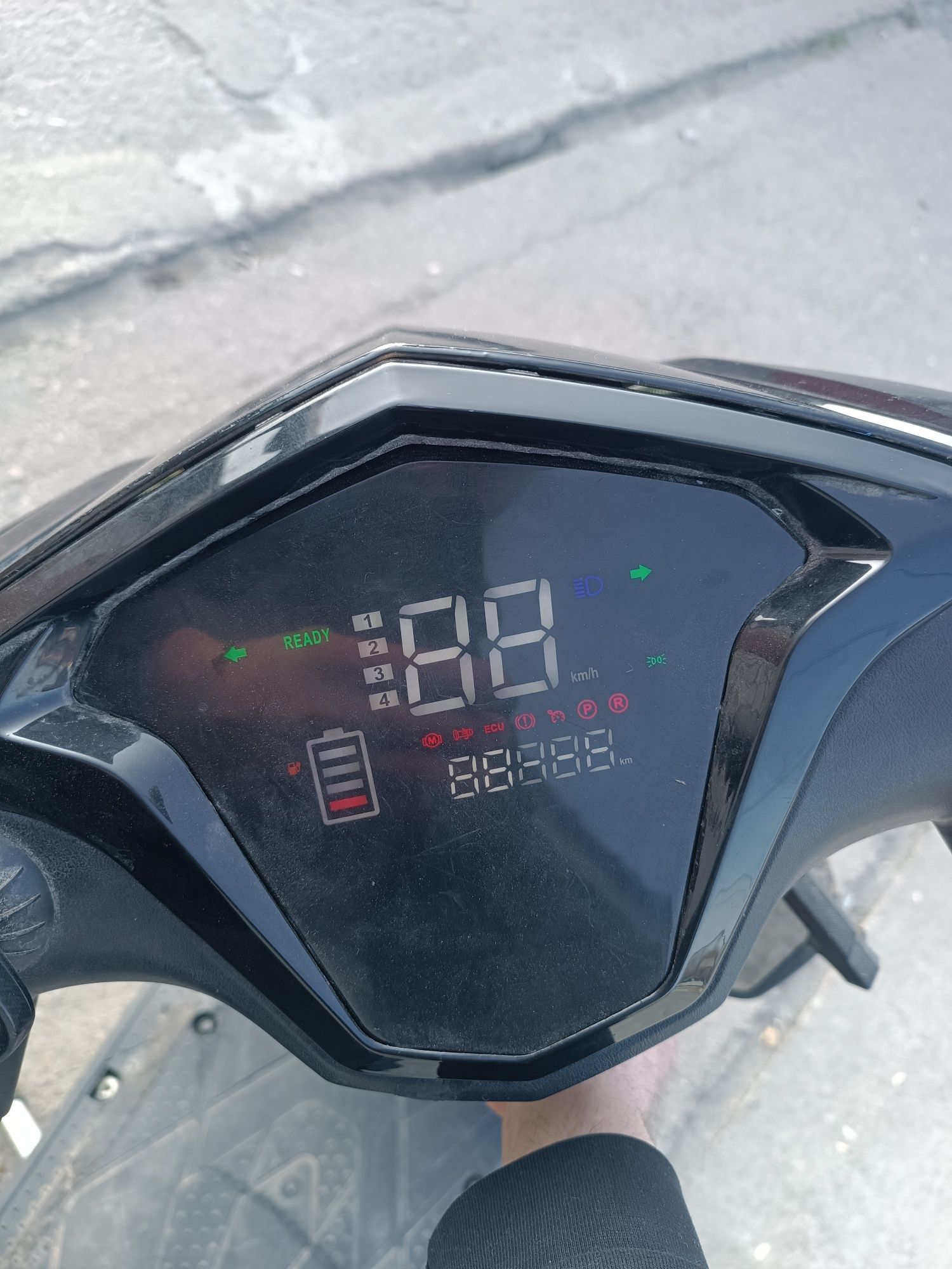 Продам электроскутер І'VEE Wasp 1800квт