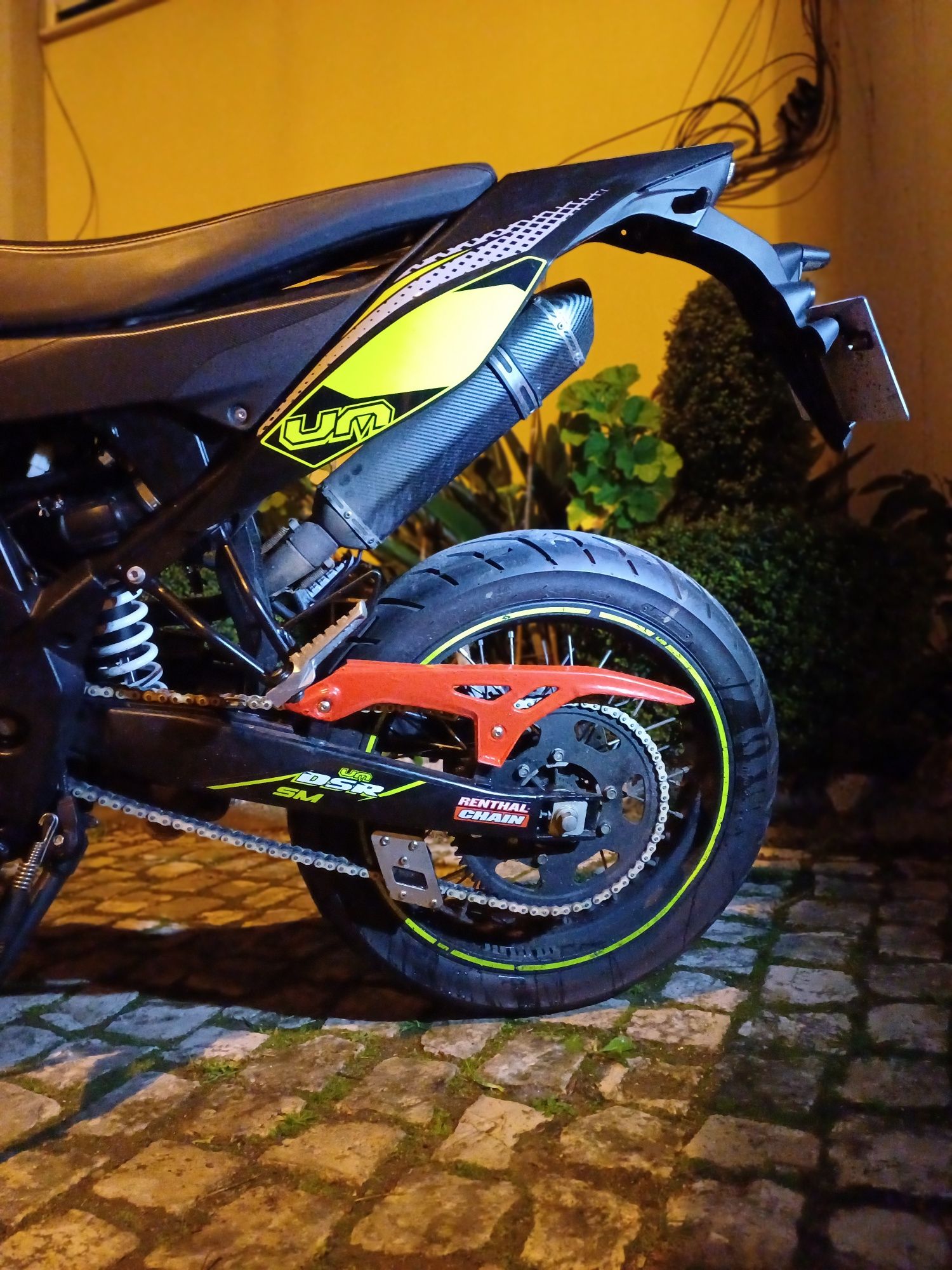 UM DSR SM 125cc Akrapovic e sem catalisador