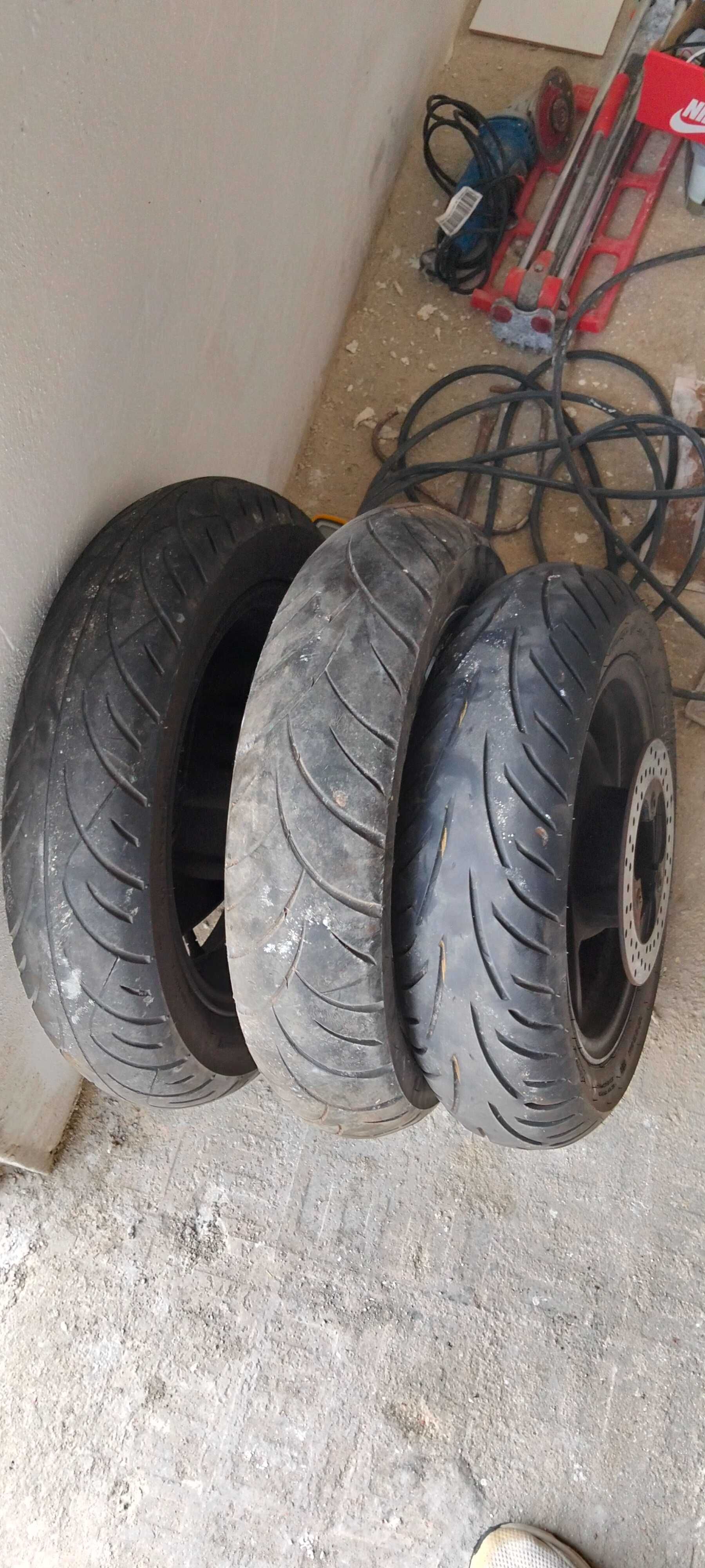 Vendo jantes com pnues para SYM GTS