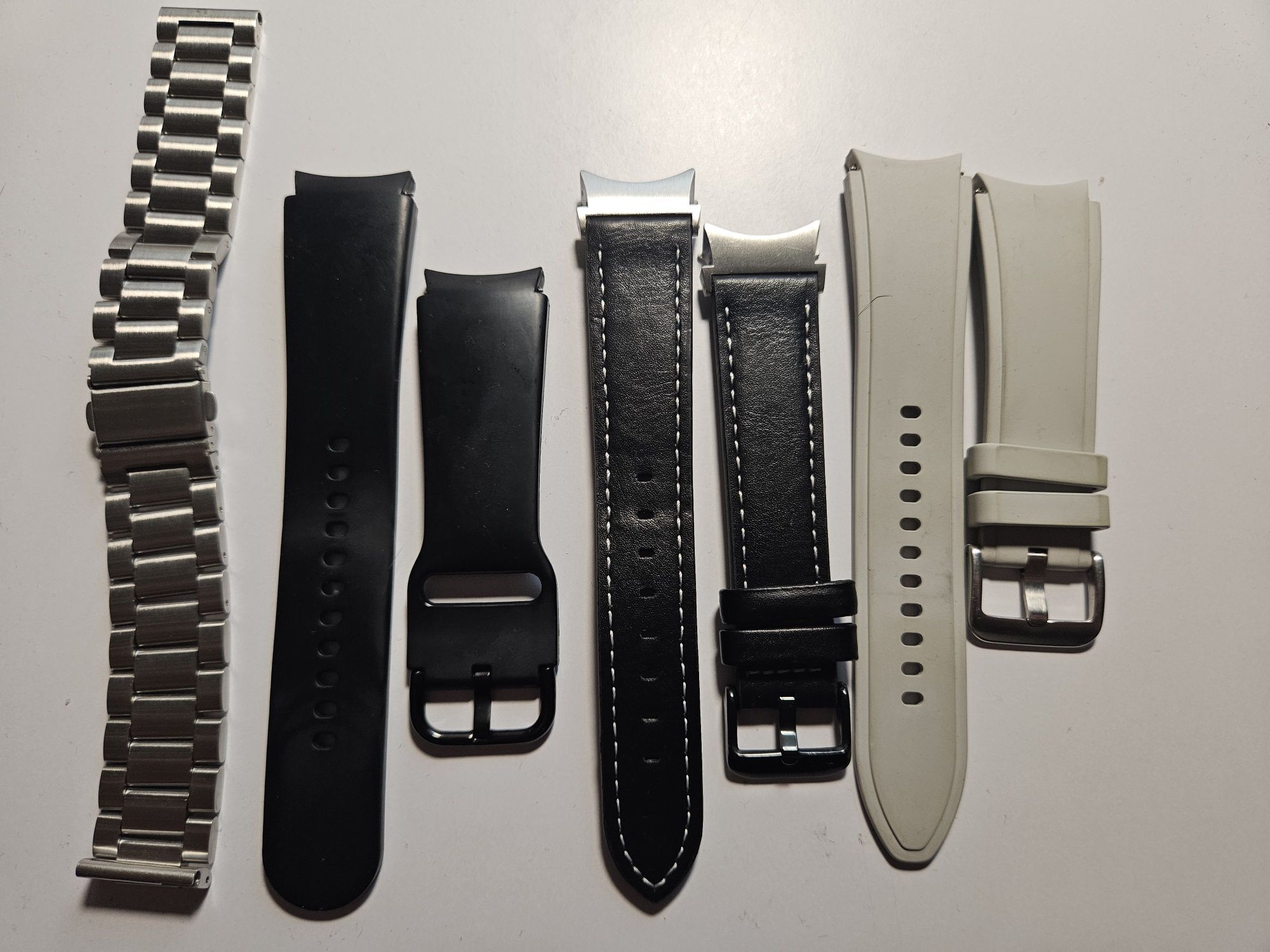 Samsung Galaxy Watch 4 Classic 46 mm z opaskami