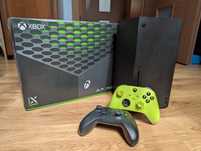 Xbox series x + dwa pady + pudełko
