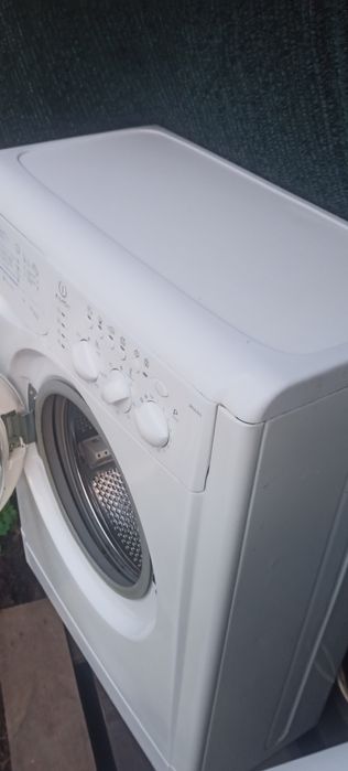 Стиральная машинка indesit(узкая) wiul-103
