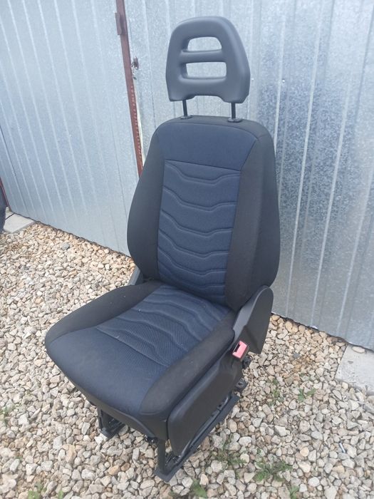 Fotel pasażera pojedyńczy IVECO DAILY do kamper plandeka stan bdb