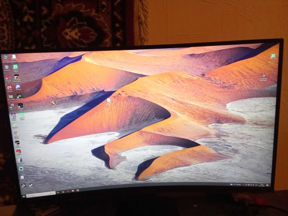 Системний блок з монітором