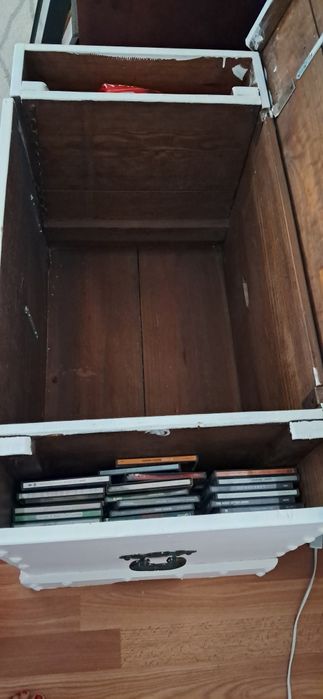 Baú de madeira restaurado.