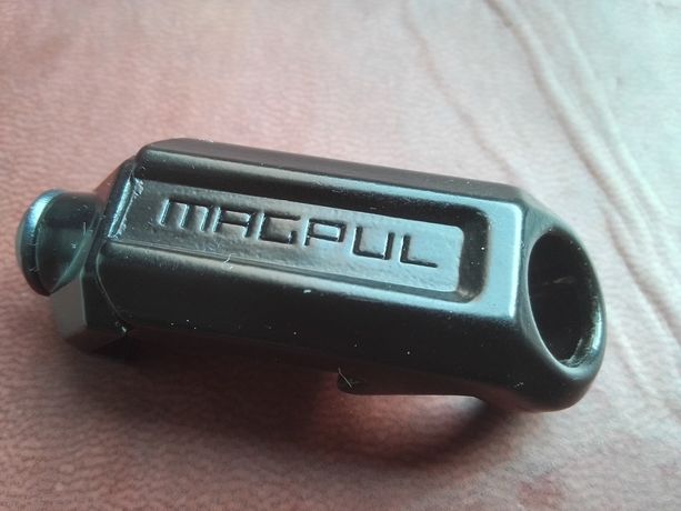 Zaczep do pasa na szyne ris wklej kropek typu Magpul